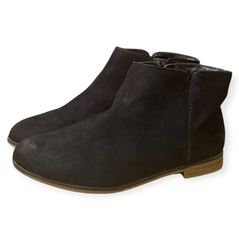 Cat & Jack Black Suede‎ Ankle Boots Size 2